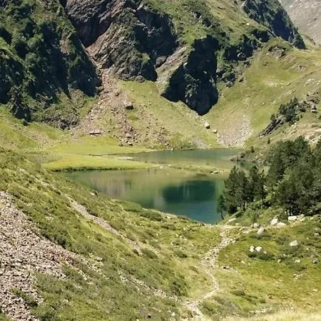 - Centre *